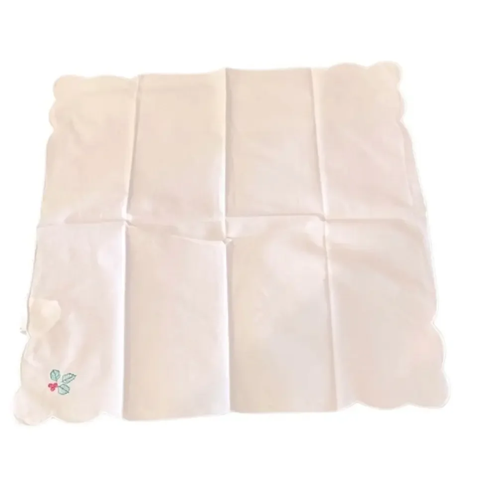 NWOT Needwork‎ Holly Cloth Napkins 16x16 (7) Cotton